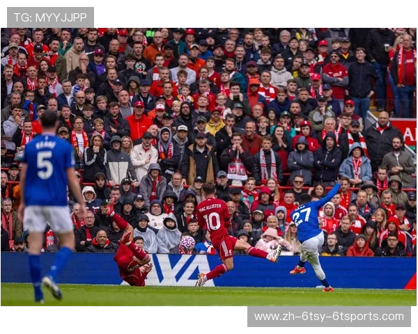 足球比赛中的球场适应与策略调整